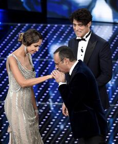 Sanremo 2016: gli abiti della prima serata 20