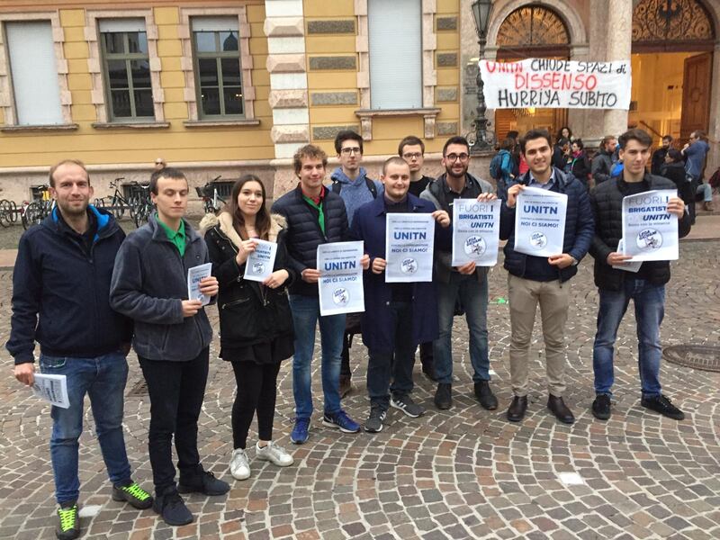 La contestazione contro Biloslavo a Trento 3