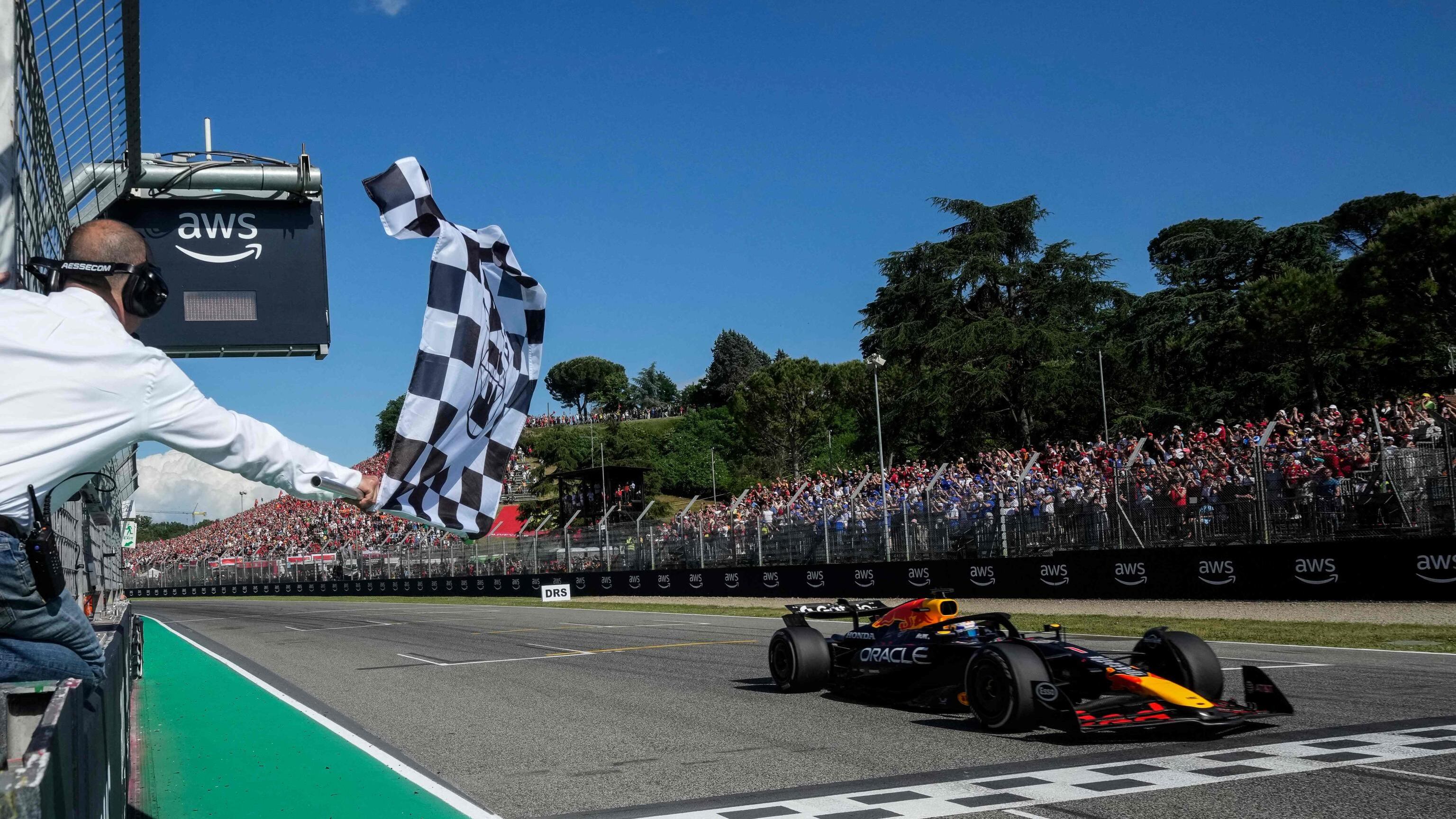 Verstappen, colpo da maestro. Ed Hamilton sfiora il podio