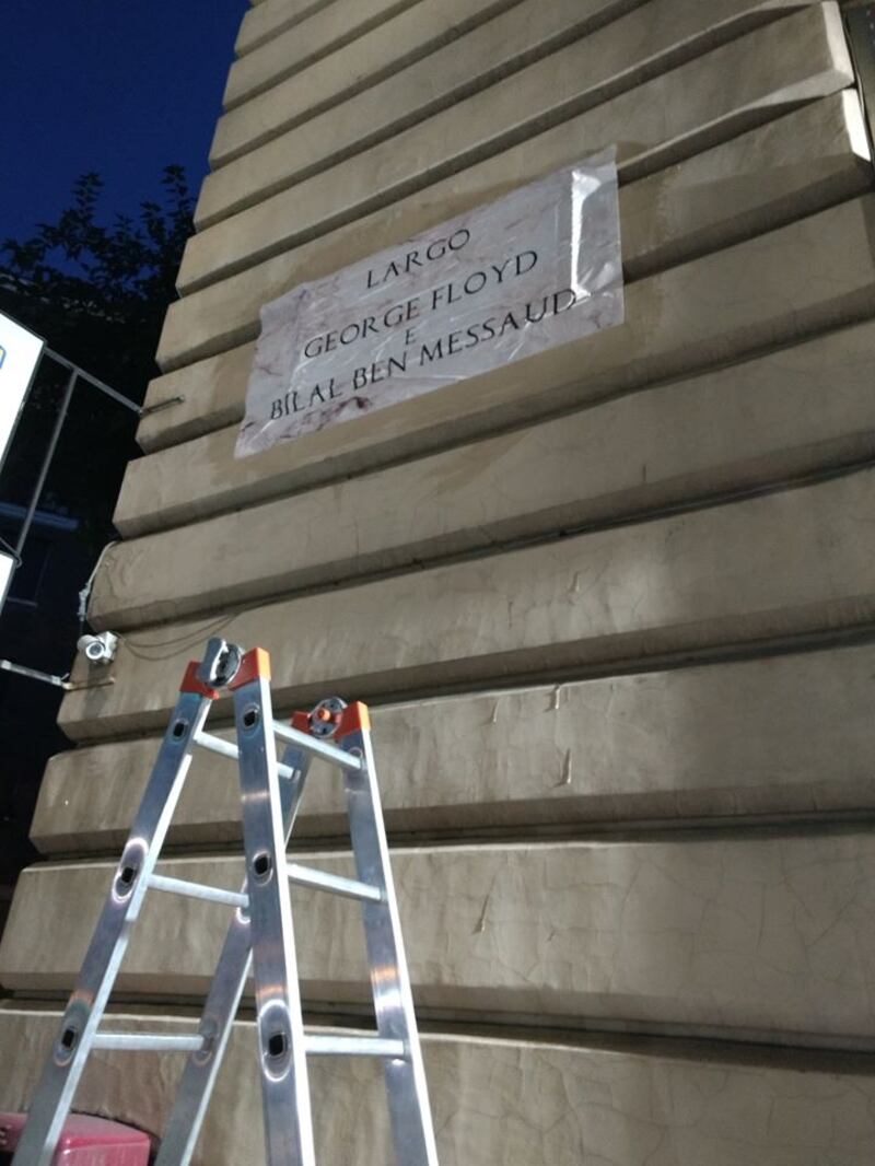 Il blitz anti razzista a Roma, vernice sulla statua del generale "colonialista" 6