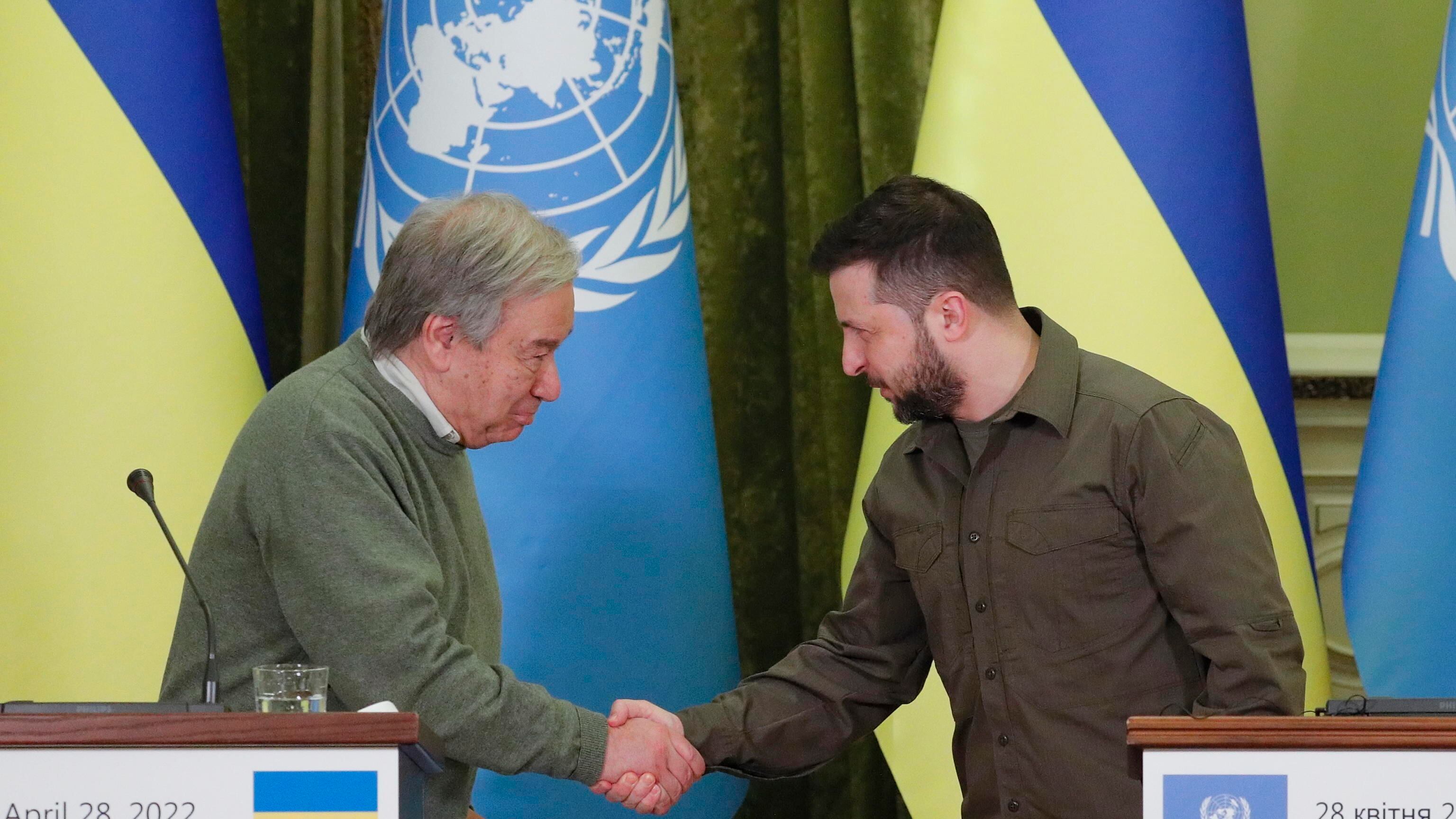 Missili russi su Kiev durante l’incontro Guterres-Zelensky "Per umiliare l’Onu".