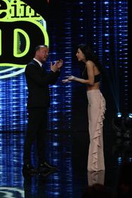 Anna Tatangelo, scollatura mozzafiato per i fan 35