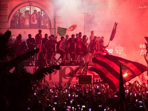 Un Milan "incredible". Il Diavolo accende la passione nella famiglia Singer