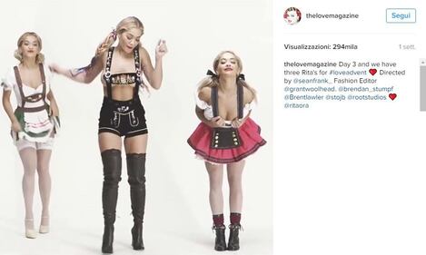 Rita Ora nuda per Natale 2