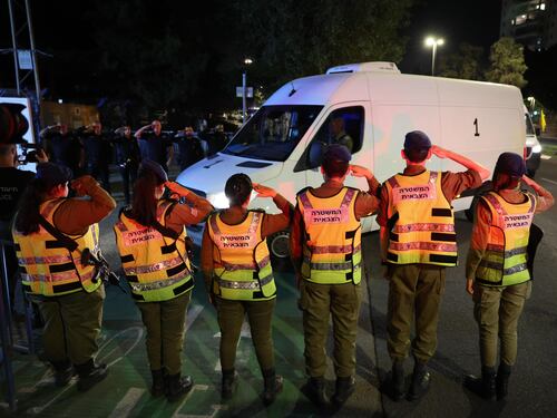 Il rientro dei corpi col contagocce. Tel Aviv: "Nessun compromesso"