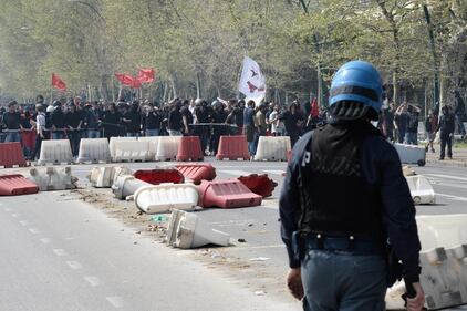 Bagnoli, lo scontro tra manifestanti e polizia 5