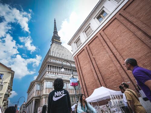 Gli iraniani esultano a Torino, ma Arci e compagni in piazza dalla parte sbagliata: "No all'aggressione di Usa e Israele"