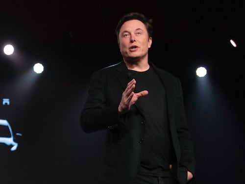 Tesla rinuncia all'elettrico low-cost? Musk nega tutto