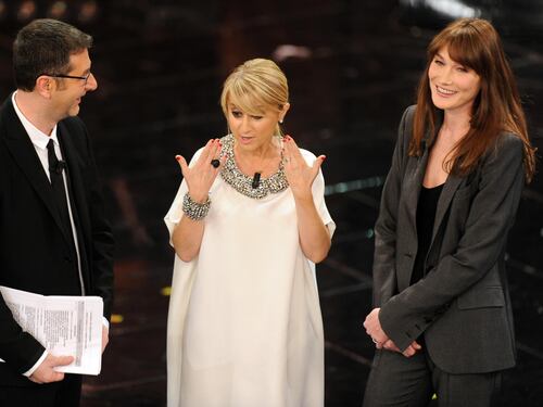 Sanremo, Carla Bruni duetta con Luciana Littizzetto