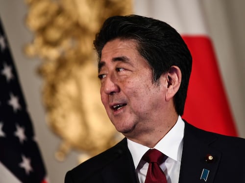 Elezioni in Giappone, la maggioranza di Shinzo Abe verso la conferma