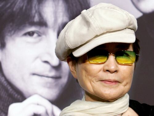 Yoko Ono: "John Lennon aveva pulsioni sessuali gay"