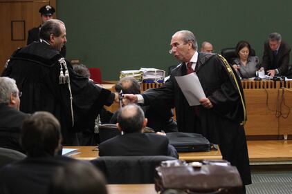 Di Pietro torna a vestire la toga 7