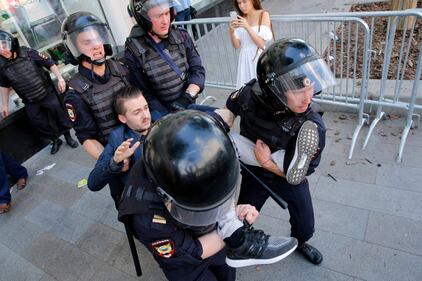 Mosca, 638 manifestanti anti Putin sono stati arrestati 3