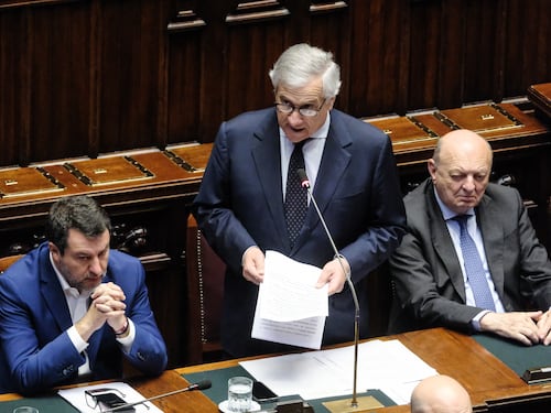 "Basta fomentare l'antisemitismo". E alla Camera è bagarre contro Tajani