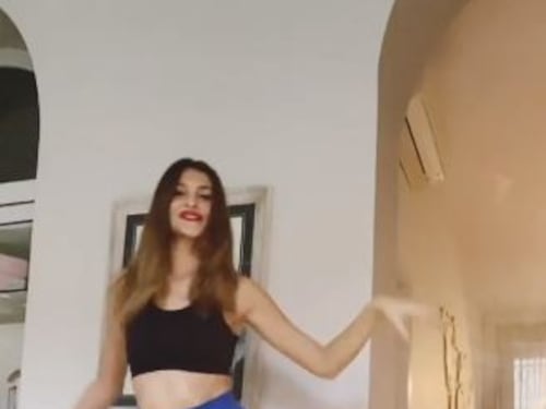 Cristina Chiabotto provoca sui social: nuda sotto la gonna?