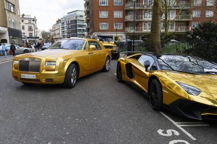 Londra, miliardario saudita con auto dorate al seguito 5