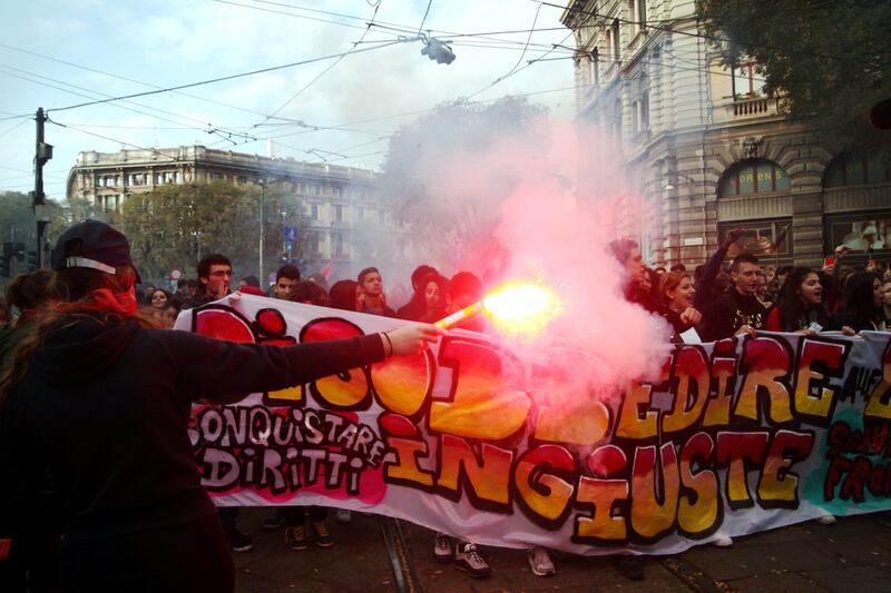 La manifestazione di Milano: "Uccidere Salvini non è reato" 4