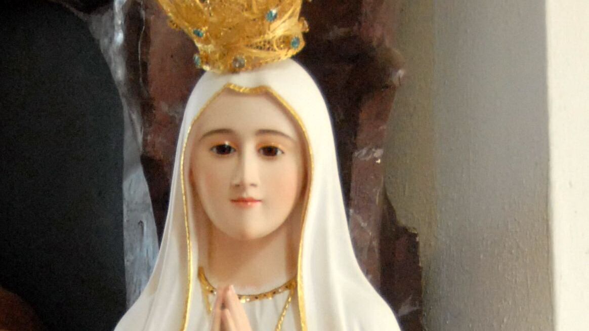 Portogallo, profanata la Madonna di Fatima
