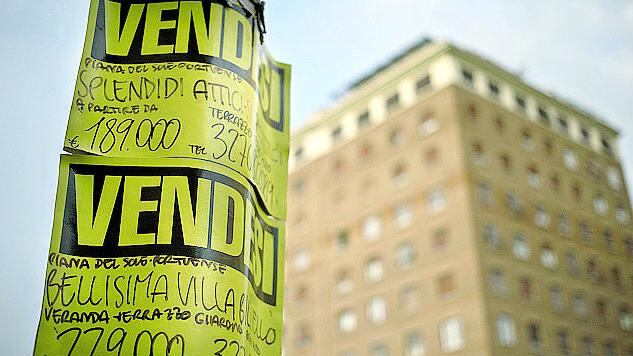 Il valore degli immobili è crollato, ma le tasse continuano a crescere