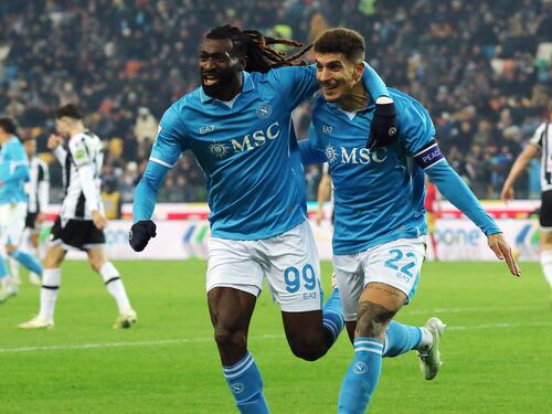 Il Napoli vede le streghe contro l'Udinese per 50' ma poi la ribalta. Le pagelle