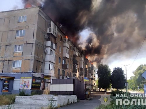 Passaporti facili per gli ucraini: la mossa di Putin contro Zelensky | La diretta