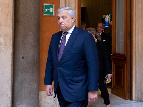 "Lavoriamo con la Francia per affrontare i flussi": l'appello di Tajani sul dossier migranti