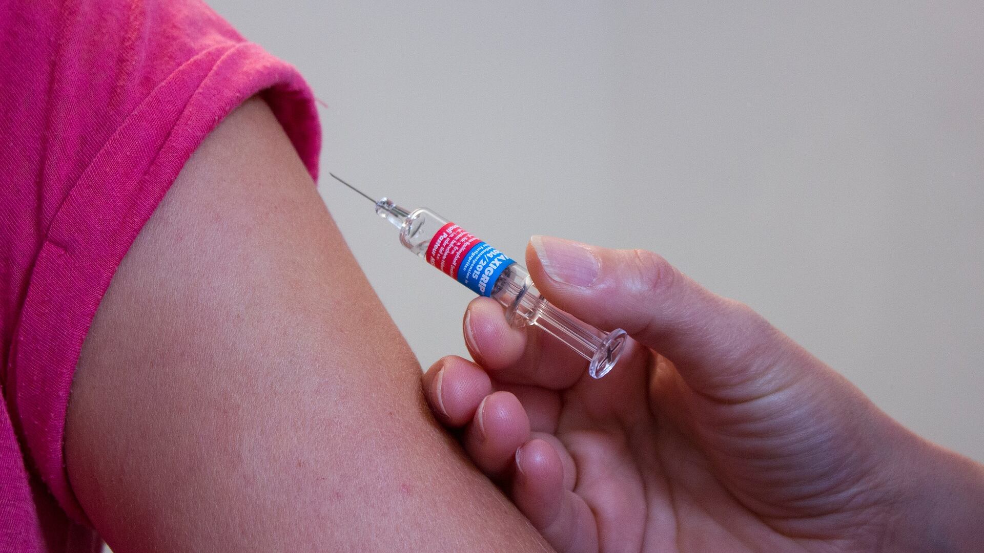 Sospese le multe ai non vaccinati: arriva l'emendamento, come funziona