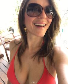 Elizabeth Hurley hot in bikini 7