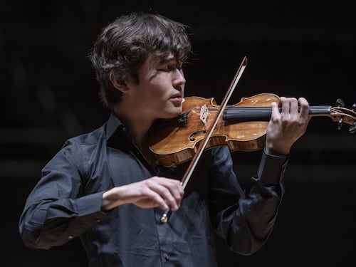 Lozakovich, il grande gesto del grande violinista