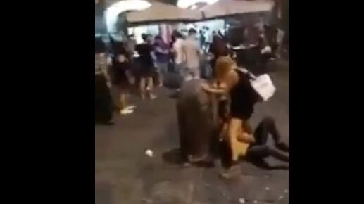 Napoli, sesso orale in piazza. Il video choc fa il giro del web