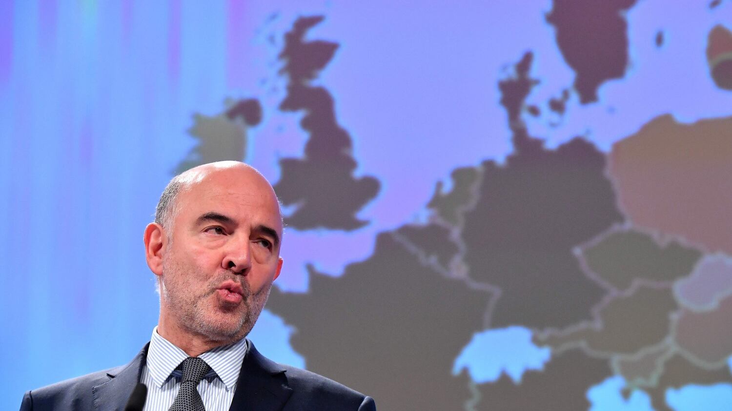La Ue ci bacchetta sul deficit. Ma per Moscovici è tutto ok