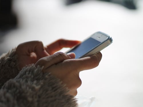 WhatsApp e i messaggi "usa e getta": la novità su iPhone