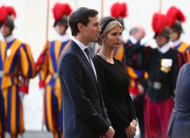 Ivanka Trump in Vaticano: velo nero per l'incontro con il Papa 1