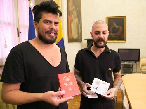 Coppia gay ottiene il ricongiungimento famigliare in Italia