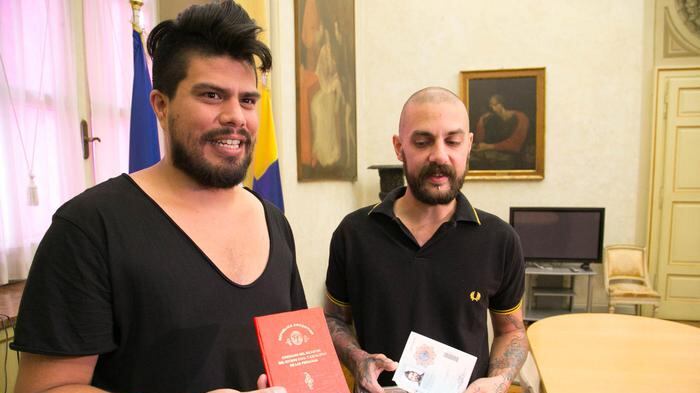 Coppia gay ottiene il ricongiungimento famigliare in Italia