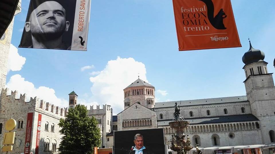 Soros parla a Trento, ma la piazza della città è vuota