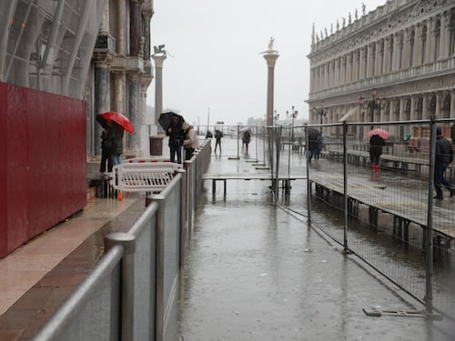 Nubifragi e trombe d'aria. Ma il Mose salva Venezia dalla marea dei record