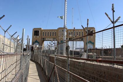 Afghanistan contro Pakistan: notte di guerra al confine, valichi chiusi e minacce di rappresaglia 3