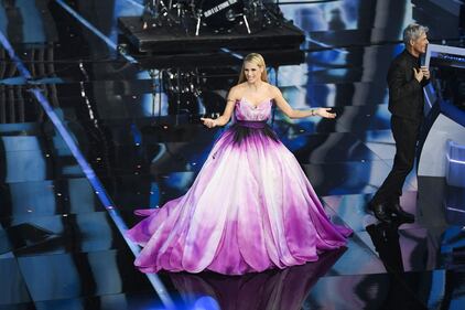 Michelle Hunziker, la sexy conduttrice a Sanremo 2018 16