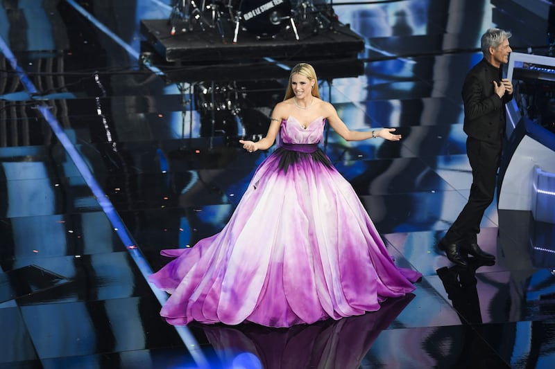 Michelle Hunziker, la sexy conduttrice a Sanremo 2018 16