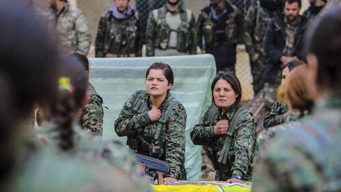 Le combattenti curdi del YPJ 6