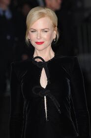 Nicole Kidman, audace a 49 anni: lo spacco è vertiginoso 5