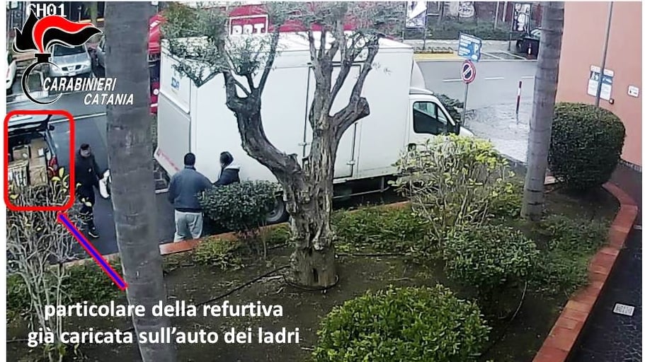 Furto ad un corriere, malviventi incastrati dalle telecamere