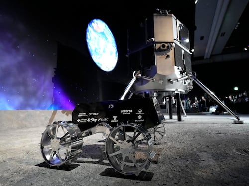 Luna amara per il Giappone. "Persi i contatti con il rover"