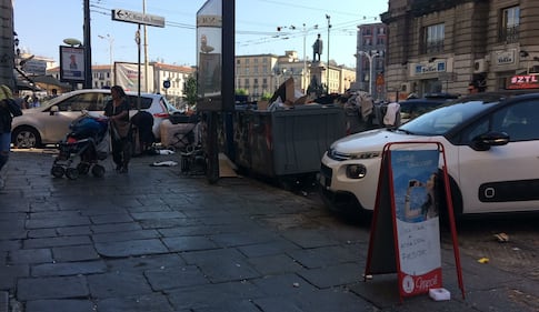 Napoli, tornano i mercatini della "monnezza" 1