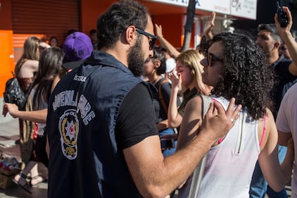 Istanbul, la polizia interrompe il Gay Pride 3