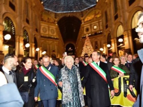 L'abbraccio di Milano alla senatrice Segre