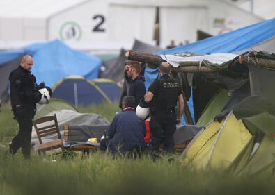 La polizia greca sgombera il campo profughi di Idomeni 5