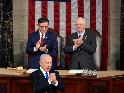 Applausi e fischi per Netanyahu al Congresso Usa: "Con Hamas è una guerra di civiltà"