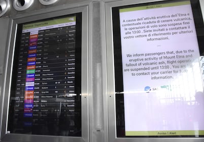 Etna in eruzione, disagi in aeroporto